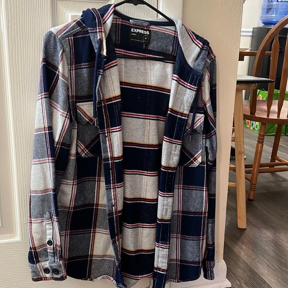 Express button hoodie with strings
